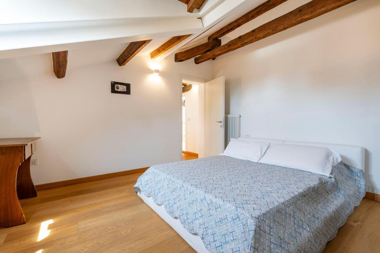 Clock's 2 Bedrooms & 2 Bathrooms & Big Terrace Apartament Lido di Venezia